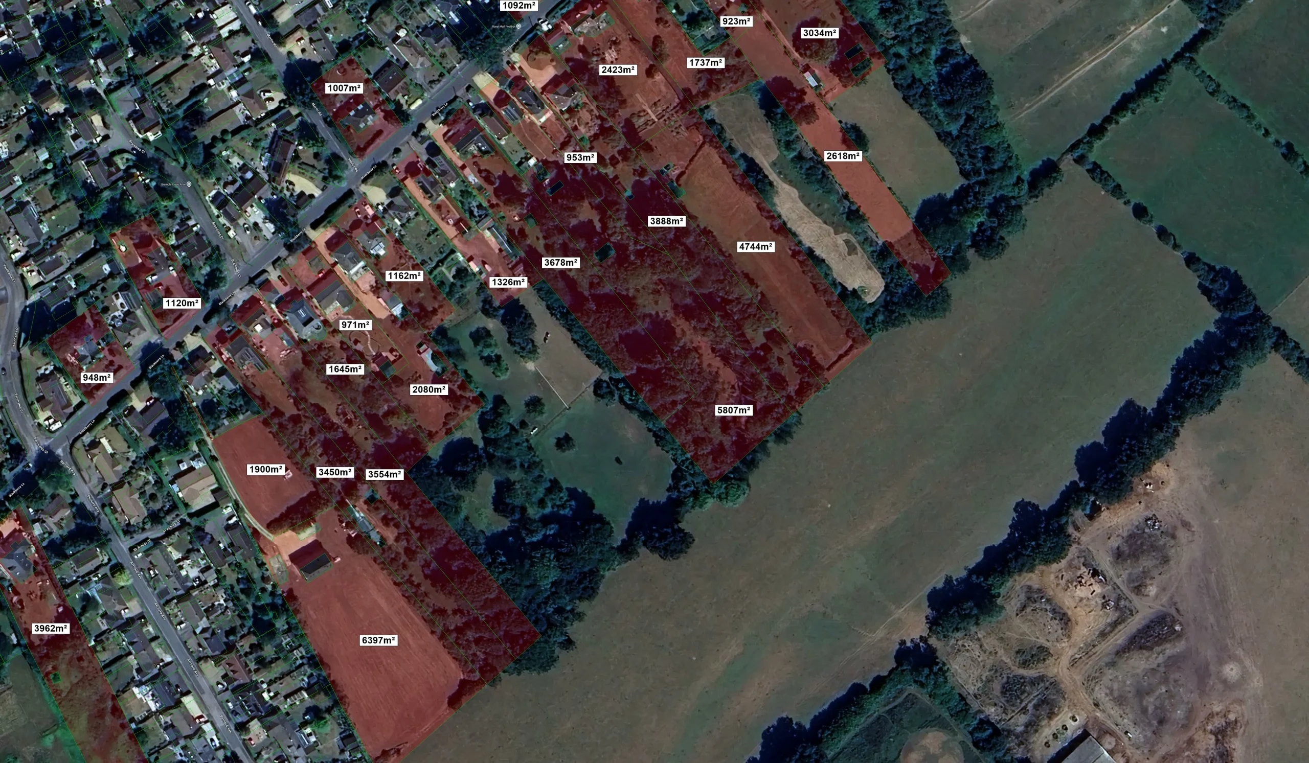 A map showing several properties with gardens, where those over 900 meters squared have been selected for mailing purposes.